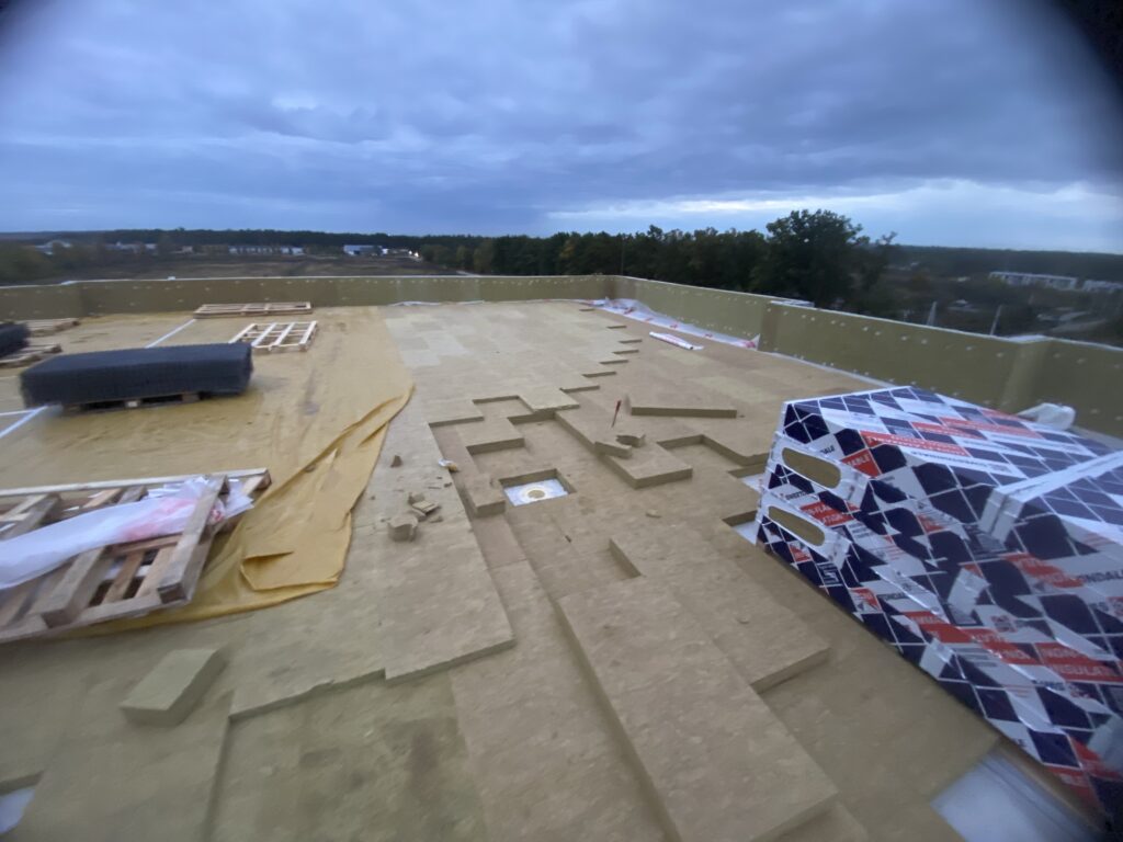 монтаж покрівлі з ПВХ мембрани