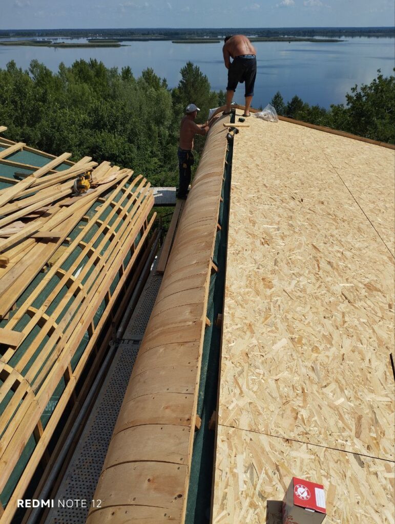 коньок на покрівлі з бітумної черепиці