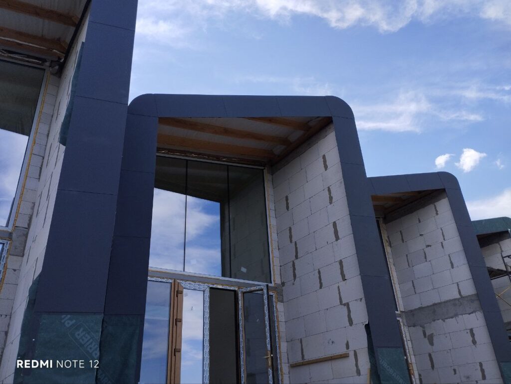 монтаж бітумної черепиці на покрівлі та фасаді