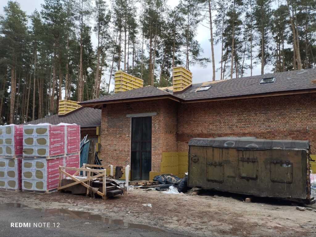 Монтаж Катепалу та мансардних вікон