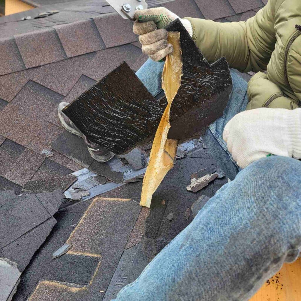 Демонтаж бітумної черепиці