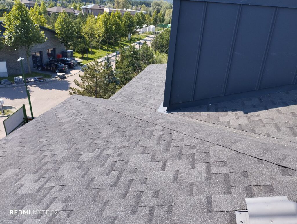 Оздоблення вентканалів на покрівлі