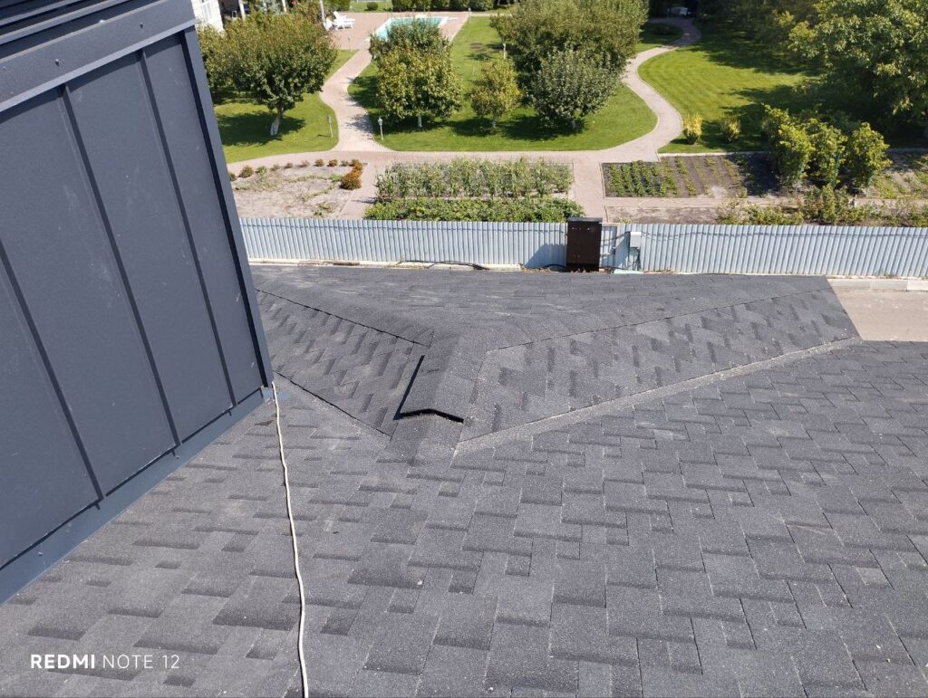 Оздоблення вентканалів на покрівлі