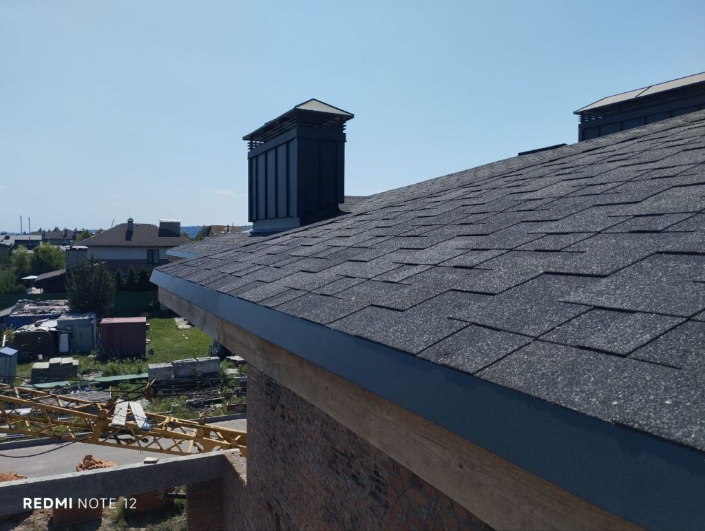 Оздоблення вентканалів на покрівлі