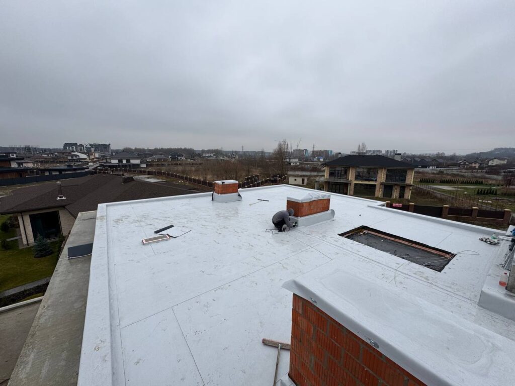 монтаж ПВХ мембрани