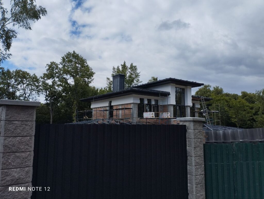 будинок з покрівлею клік фальцю з АМКО