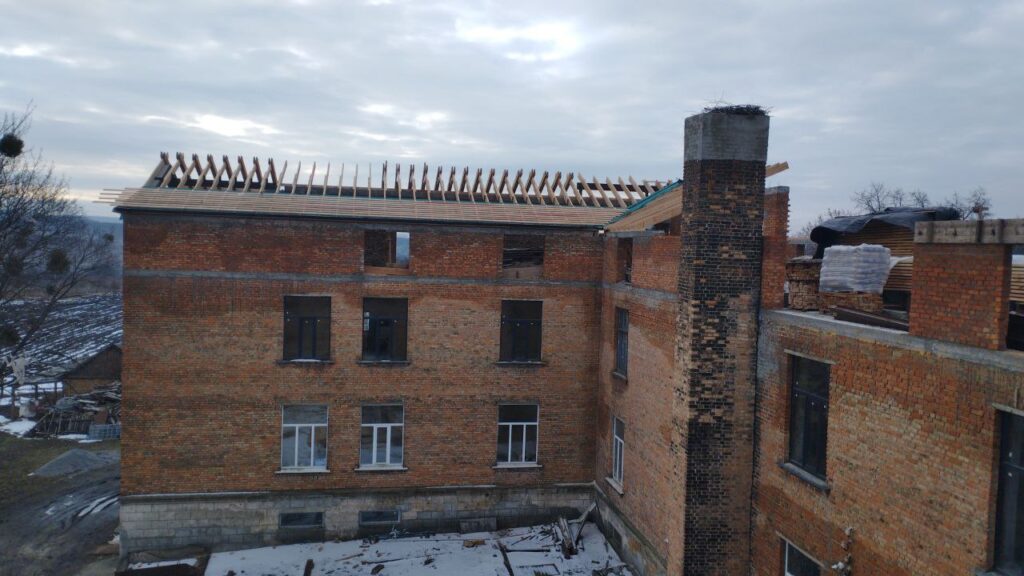 Монтаж гідроізоляційної мембрани та обрешітки на даху | АМКО